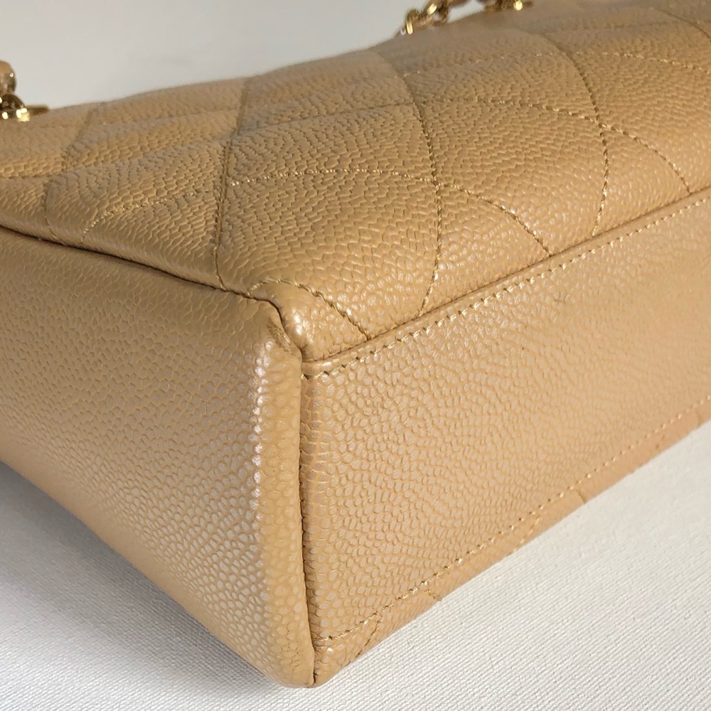 Vintage CHANEL CC Quilted Matelasse Chain Leather Turn Lock Tote Authentic COA - Picture 11 of 16